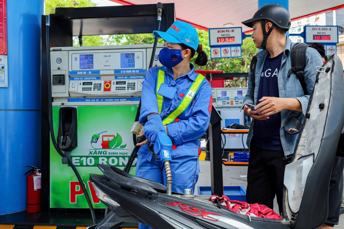 PM encourages electric vehicles and biofuels to reduce dependence on fossil fuels